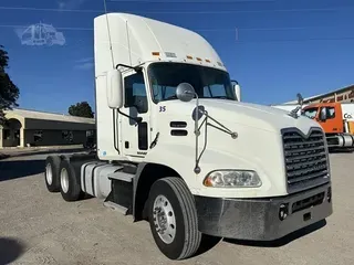 2017 MACK PINNACLE CXU613