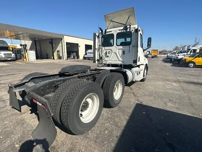 2018 Freightliner T12664ST