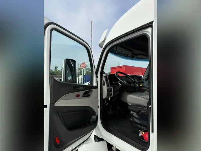2023 Peterbilt 579