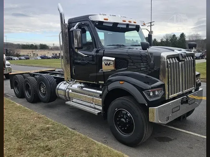 2025 WESTERN STAR 49X