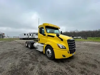 2019 FREIGHTLINER T12664ST
