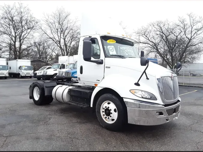 2019 NAVISTAR INTERNATIONAL RH613 DAYCAB S/A