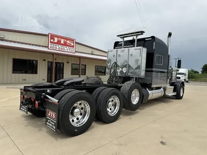 2022 PETERBILT 389