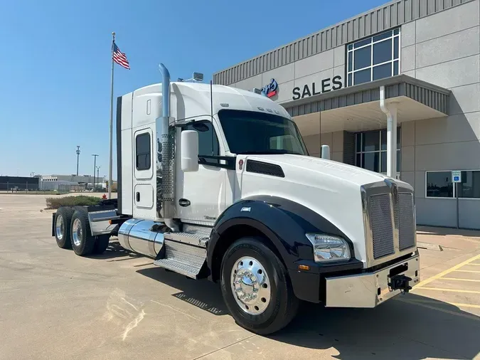 2020 KENWORTH T880