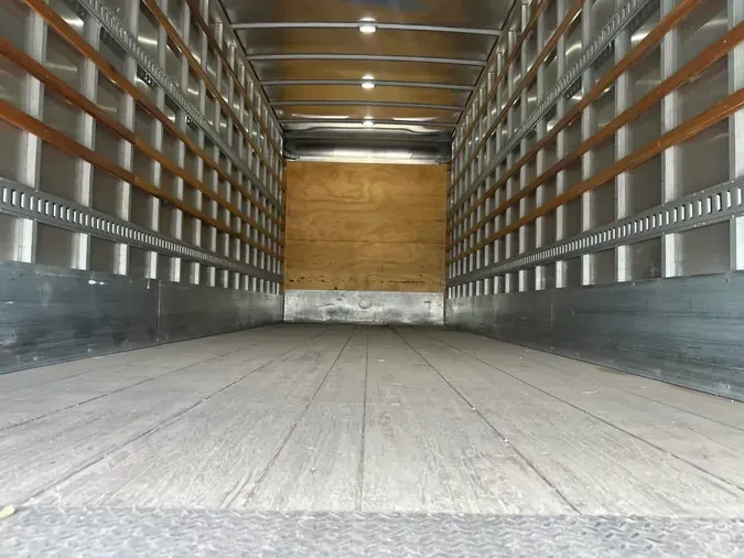 2018 FREIGHTLINER M2 106