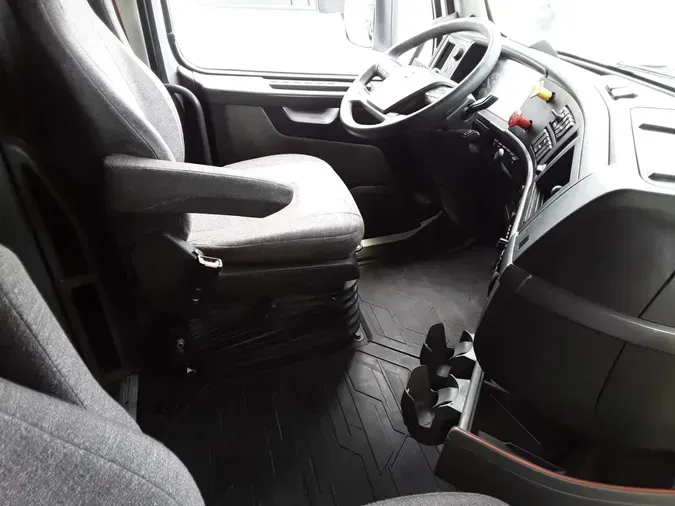 2020 VOLVO VNL64T-760