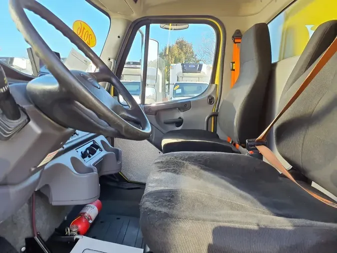 2016 FREIGHTLINER/MERCEDES M2 106