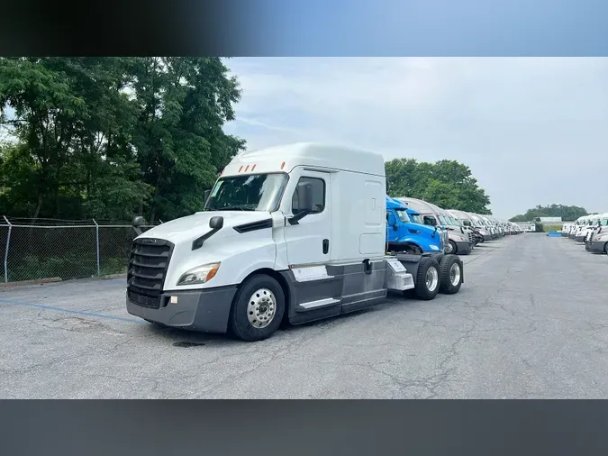 2021 Freightliner Cascadia 126