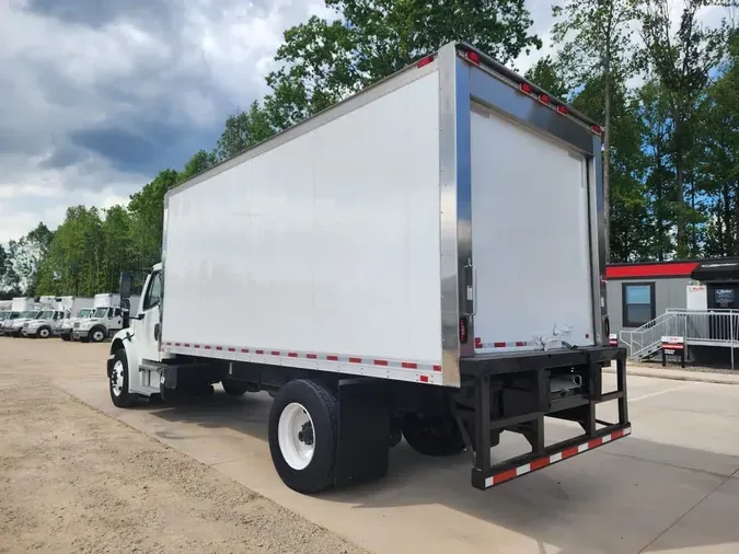 2017 FREIGHTLINER/MERCEDES M2 106