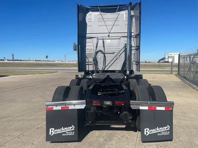 2022 VOLVO VNL64T860