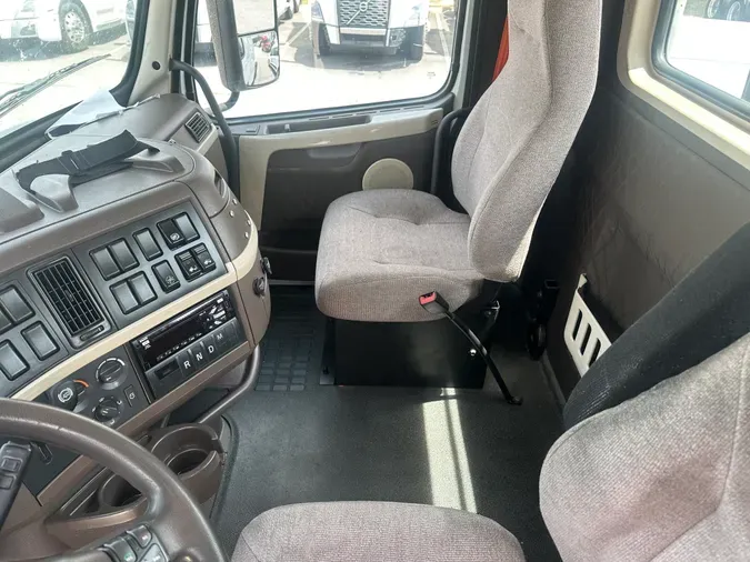 2018 Volvo VNL64T300