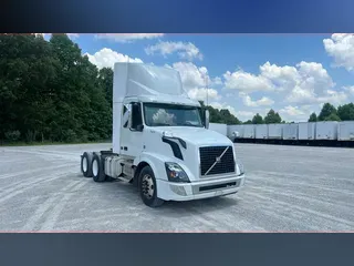 2016 Volvo VNL300