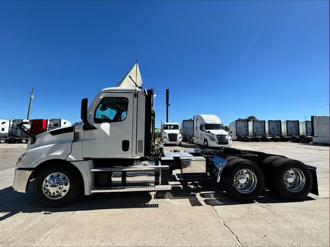 2022 Freightliner Cascadia 126