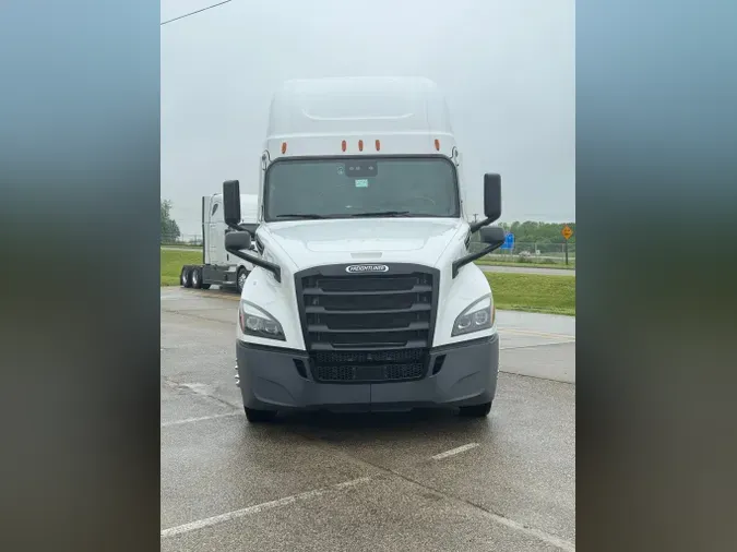 2022 FREIGHTLINER Cascadia 126374f5bb3f29589eee5b2d78054e87308