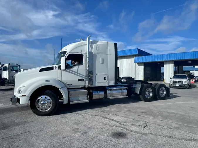 2020 KENWORTH T880