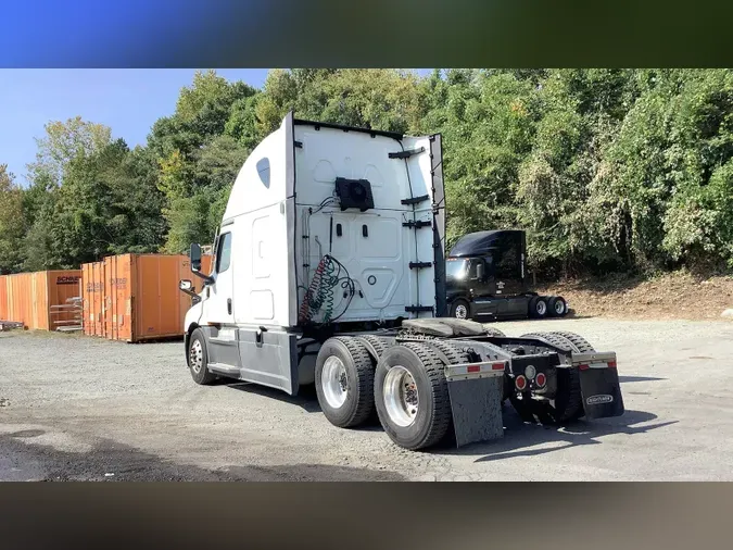 2022 Freightliner Cascadia 126