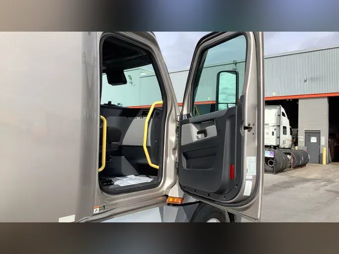 2022 Freightliner Cascadia 126