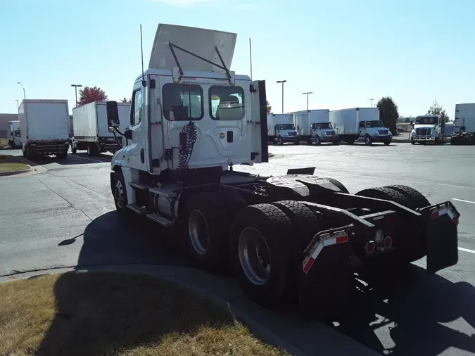 2017 FREIGHTLINER/MERCEDES CASCADIA 125