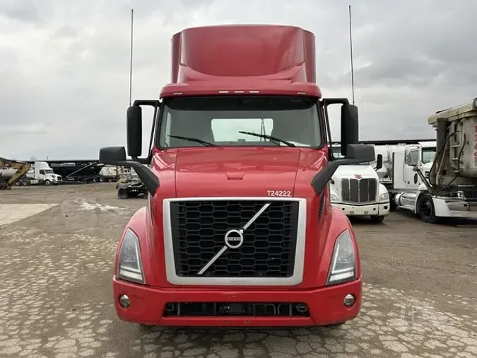 2020 VOLVO VNR64T300