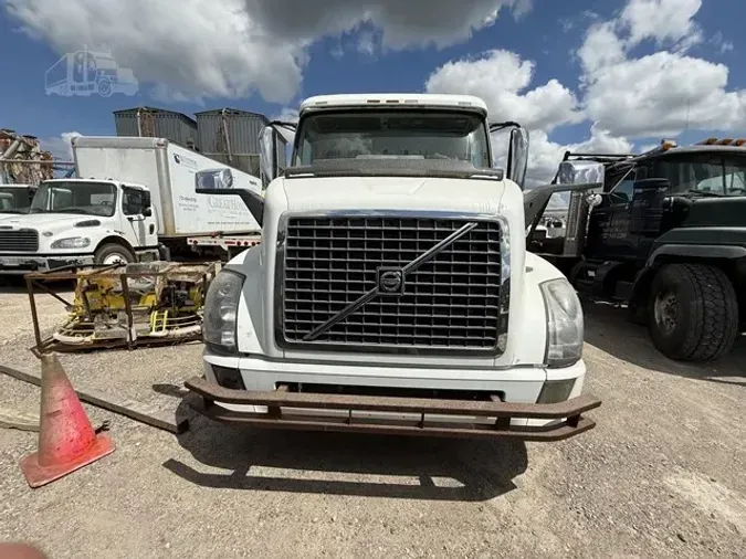 2012 VOLVO VNL64300