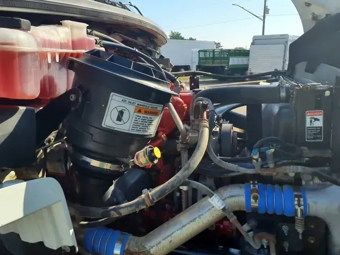 2016 FREIGHTLINER M2 106