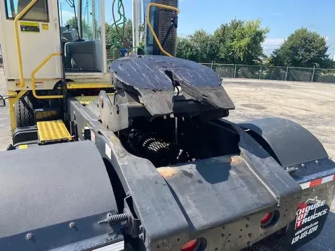 2022 AutoCar ACTT42