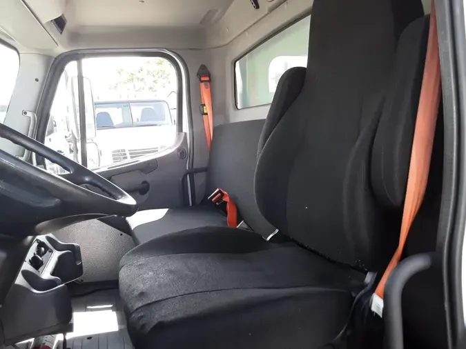 2018 FREIGHTLINER M2 106