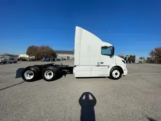 2019 VOLVO VNR64T640