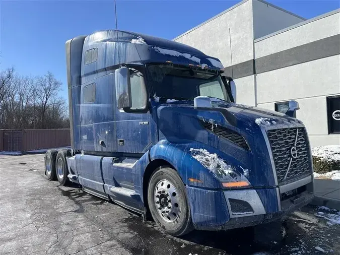 2021 VOLVO VNL760