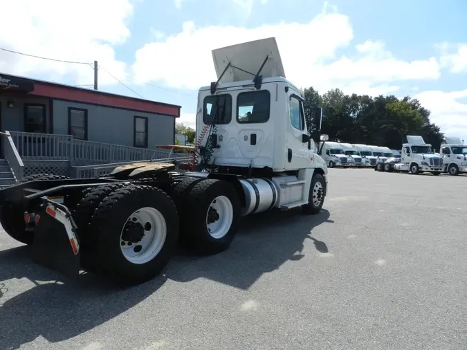 2017 FREIGHTLINER/MERCEDES CASCADIA 125