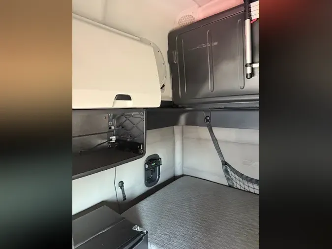 2021 FREIGHTLINER CASCADIA 126