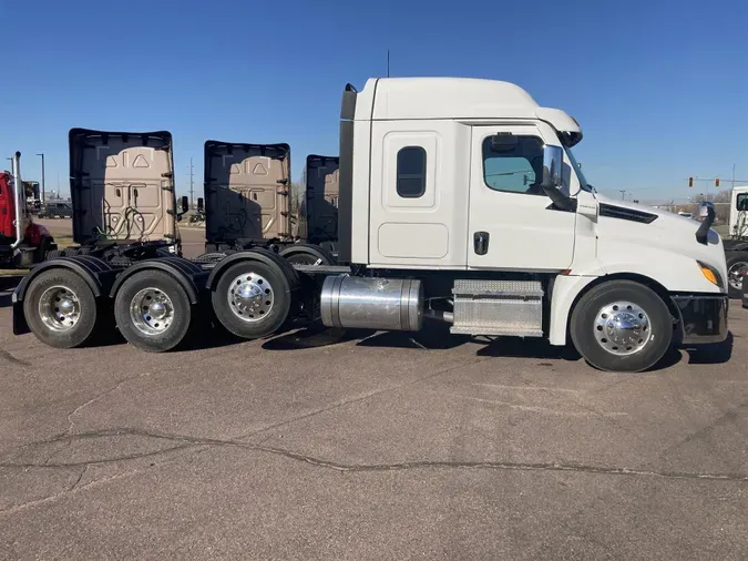 2025 Freightliner Cascadia