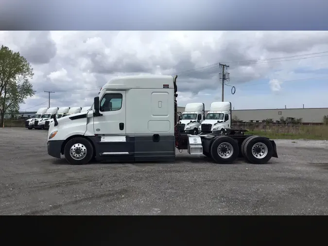2021 Freightliner Cascadia 126