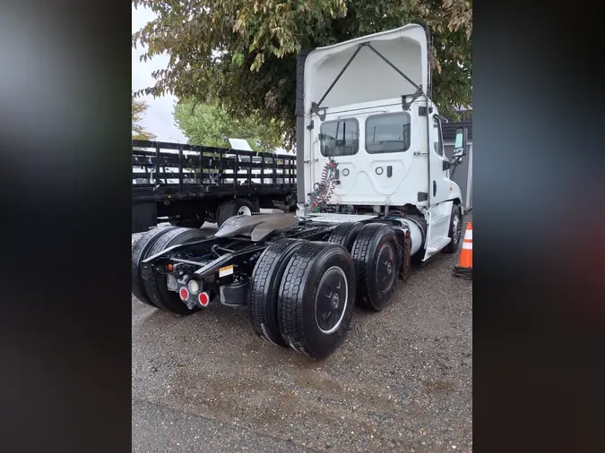 2019 FREIGHTLINER/MERCEDES CASCADIA 12537755692381f23345be81861dacb5857