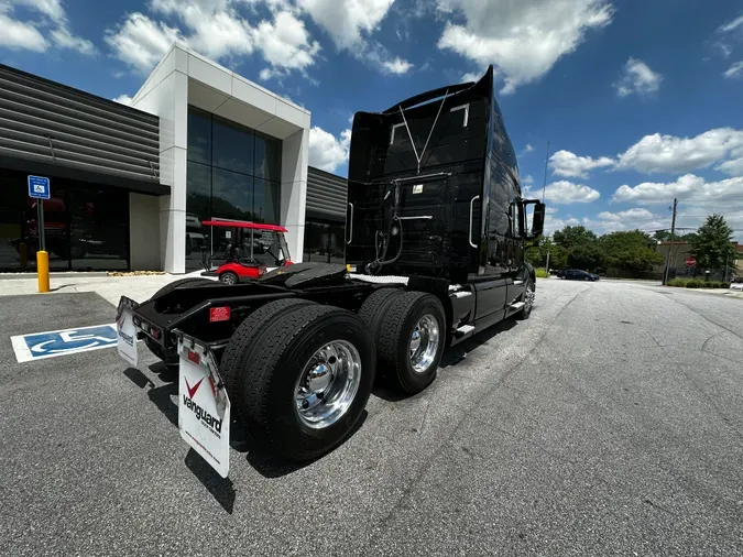 2021 Volvo VNL64T760