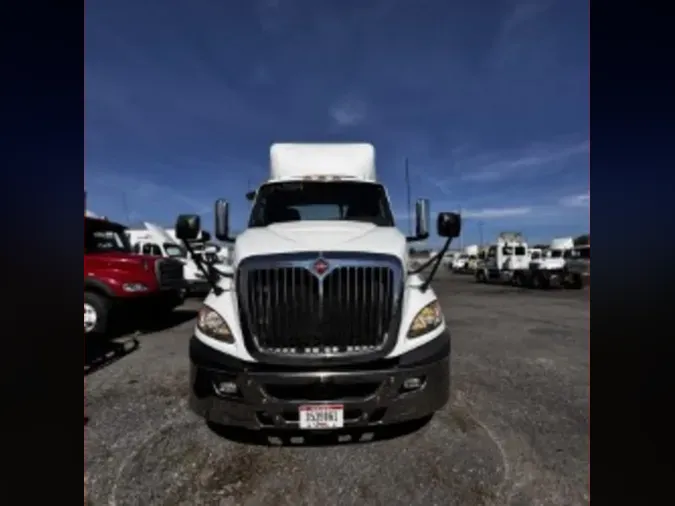 2019 NAVISTAR INTERNATIONAL RH613 DAYCAB S/A