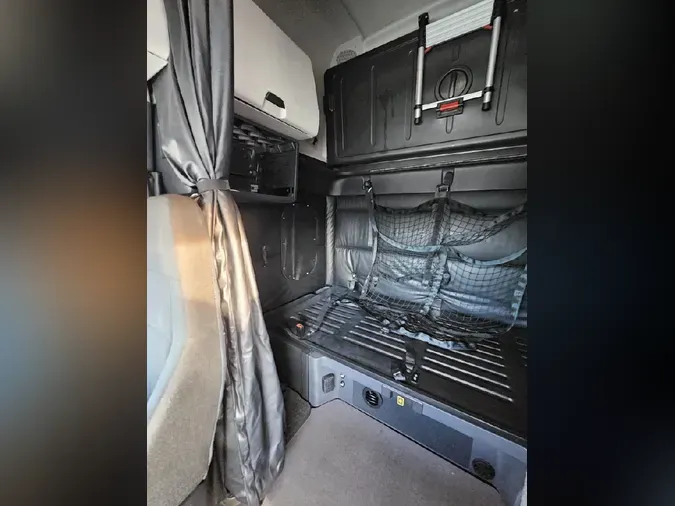 2025 FREIGHTLINER Cascadia 1263786ced39661f44c081c725a2f7ea80b