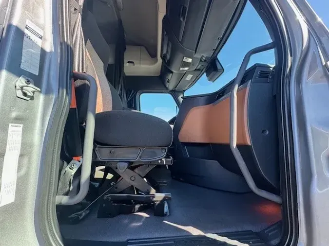 2021 FREIGHTLINER CASCADIA