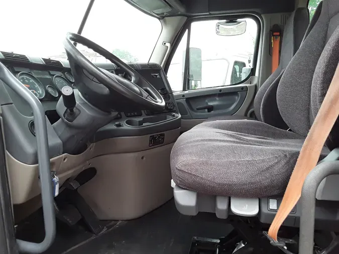 2018 FREIGHTLINER/MERCEDES CASCADIA 125