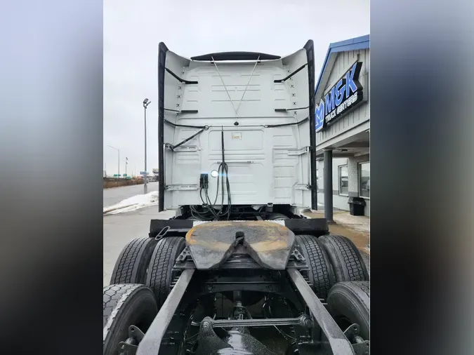 2023 VOLVO VNL64T760
