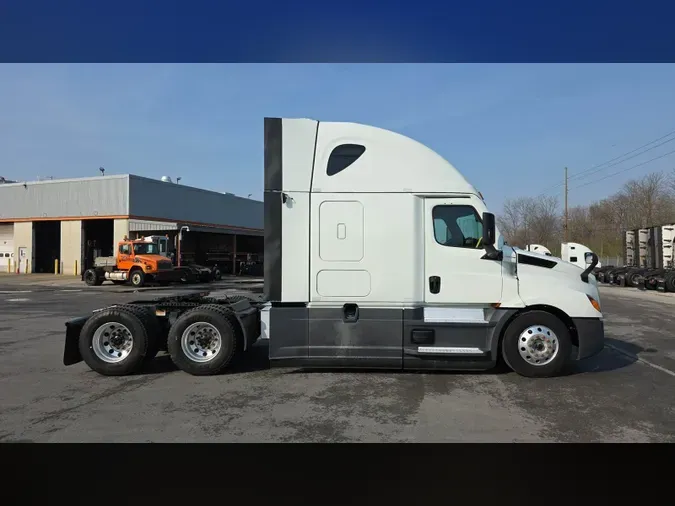 2022 Freightliner Cascadia 126