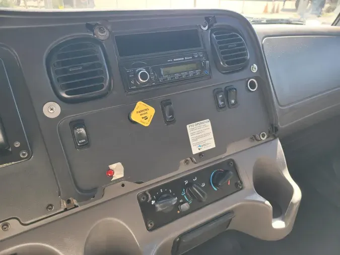 2015 Freightliner Business Class M2 106