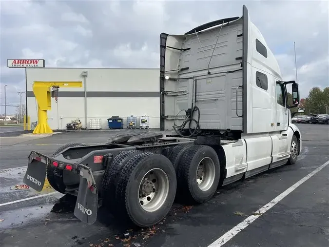 2021 VOLVO VNL64T760