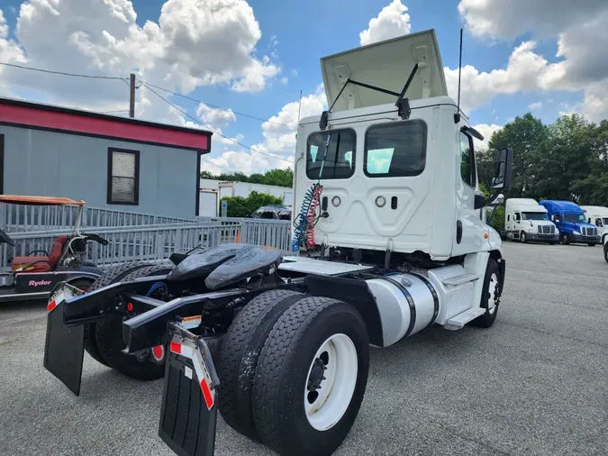 2019 FREIGHTLINER/MERCEDES CASCADIA 125