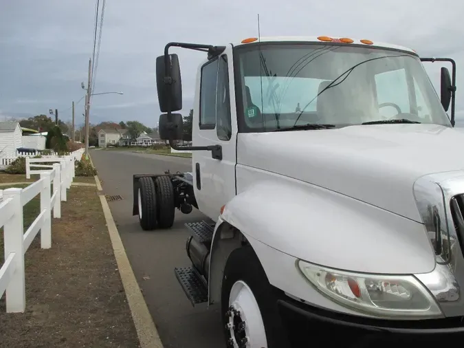 2002 INTERNATIONAL 4300