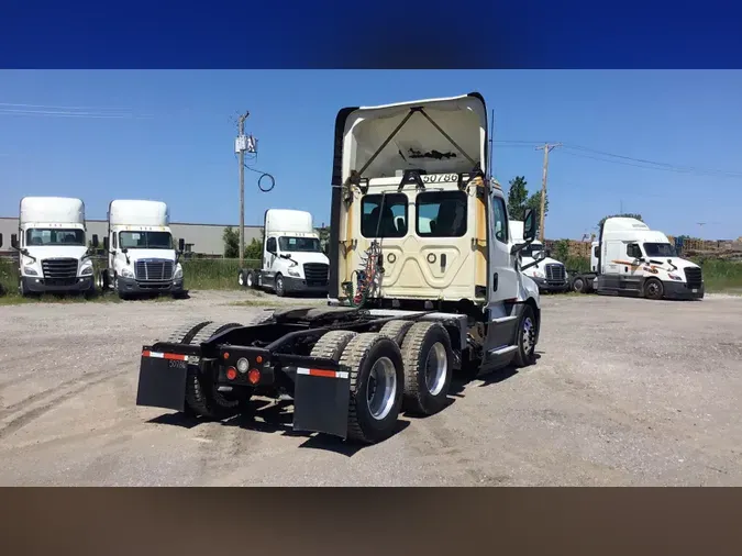 2020 Freightliner Cascadia 126