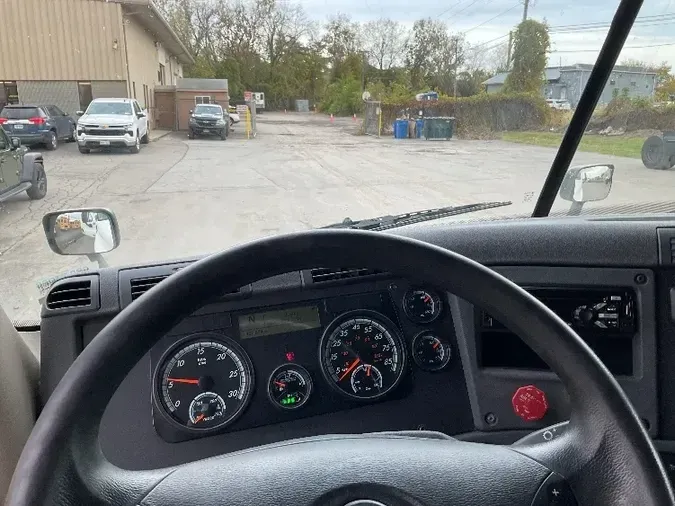 2018 Freightliner X12564ST