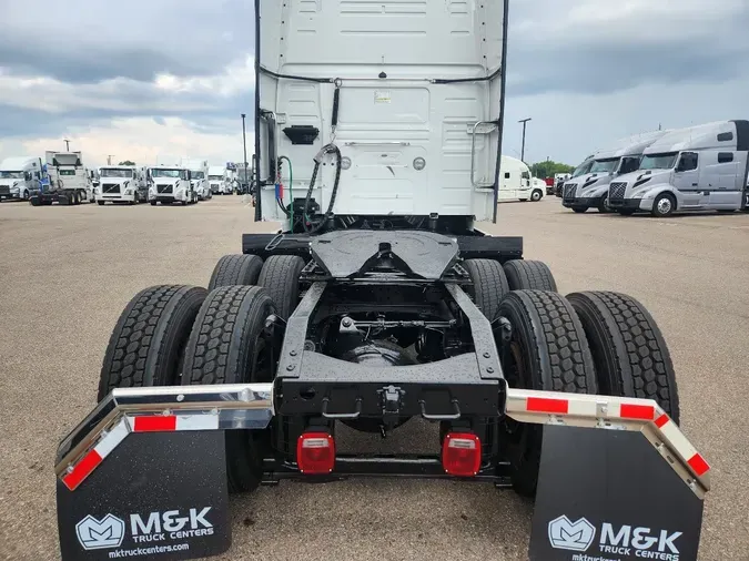 2023 VOLVO VNL64T860