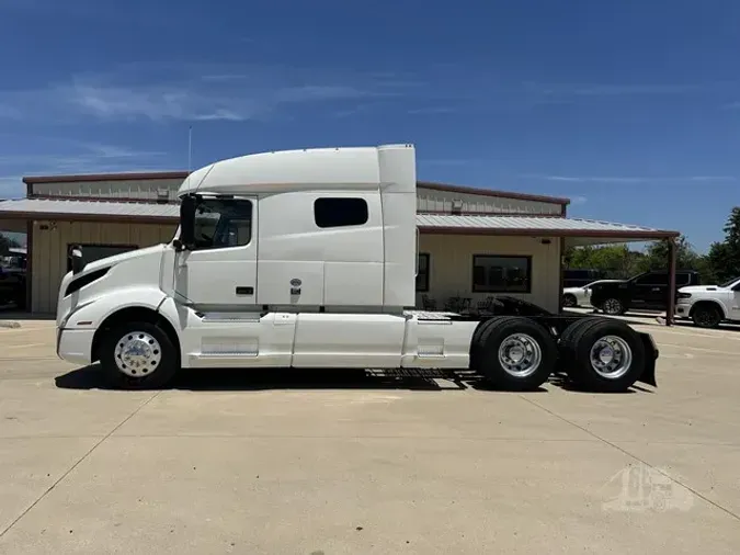 2021 VOLVO VNL64T740