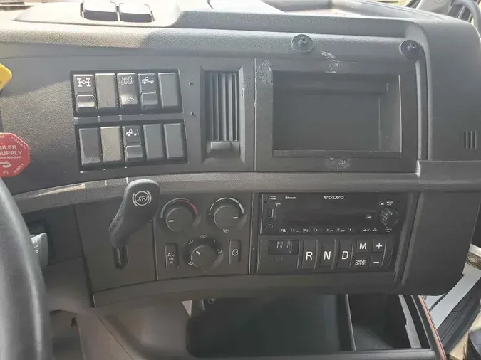 2023 VOLVO VNL64T760